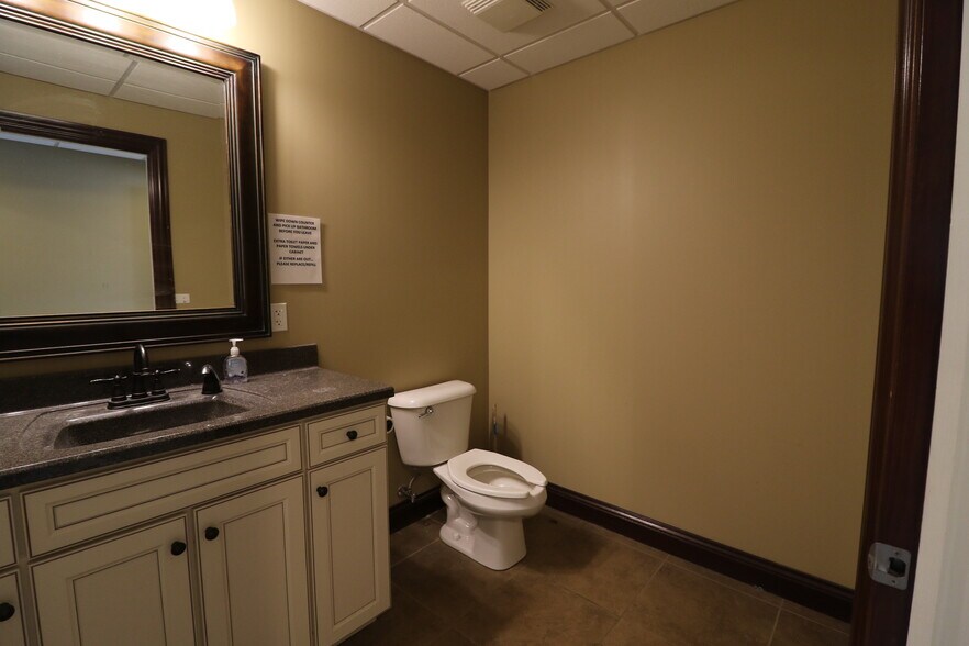 More Photos Of 1223 E Sciota Ave, Peoria Heights Industrial For Lease