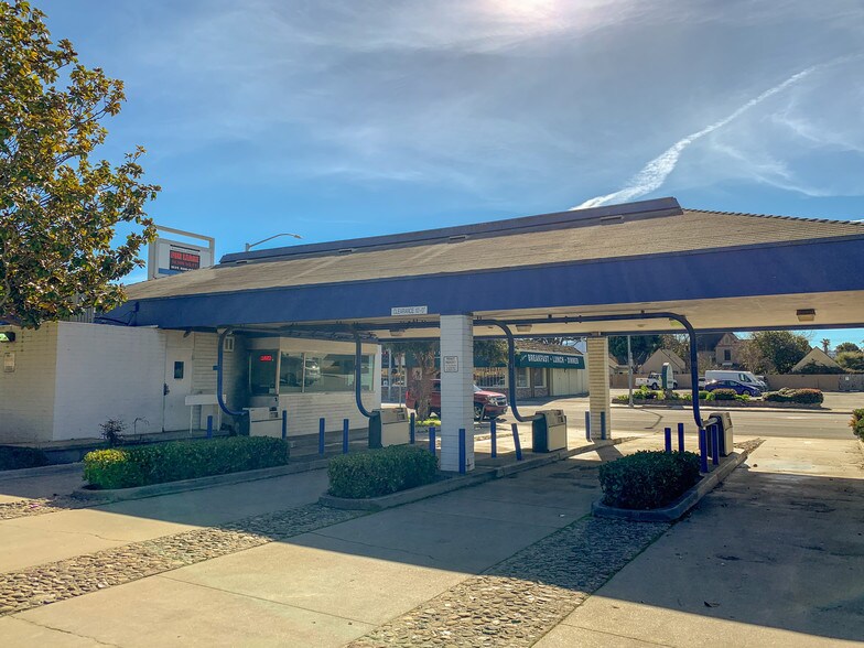 More Photos Of 27 John St, Salinas Bank For Sale