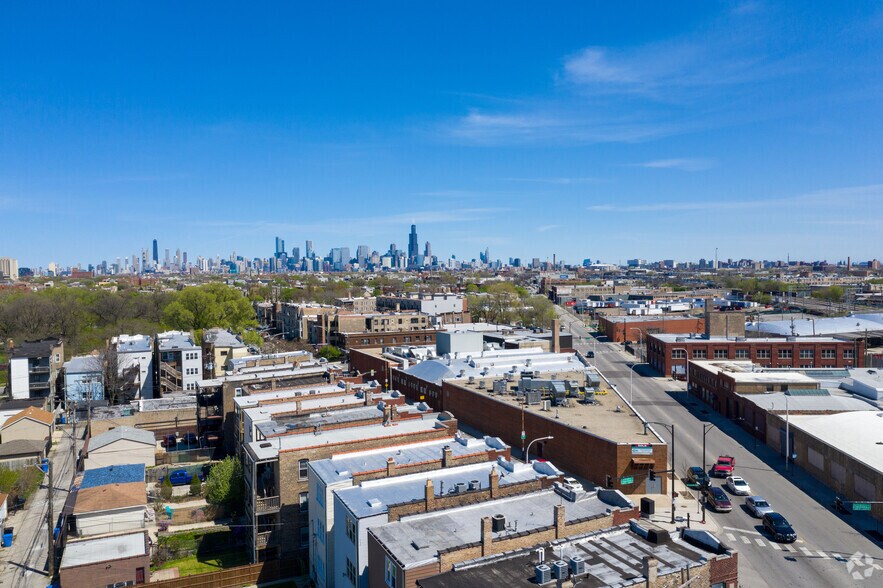 More Photos Of 3220 W Grand Ave, Chicago Restaurant For Lease