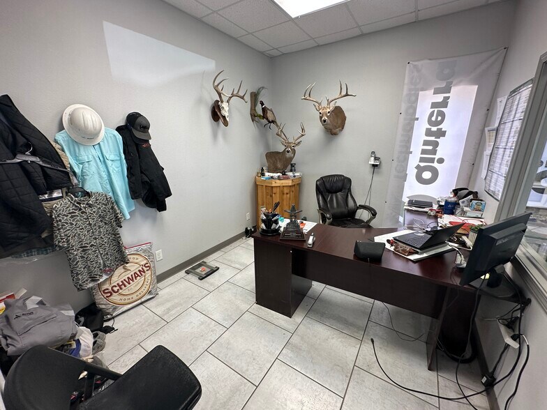 More Photos Of 4111 S County Road 1297, Odessa Warehouse For Lease