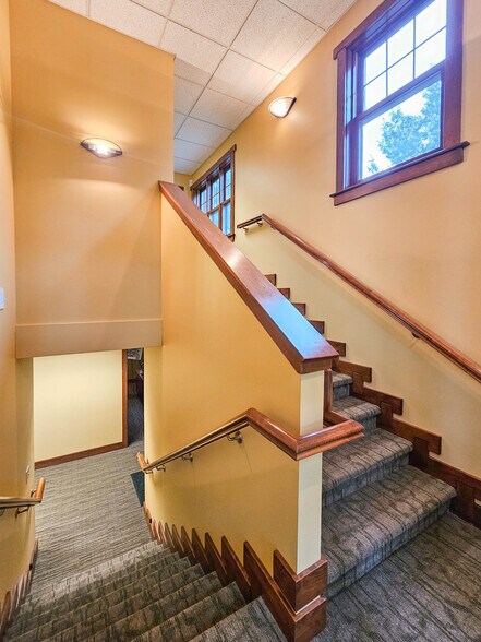 More Photos Of 4502 S 42nd St, Omaha Office For Sale