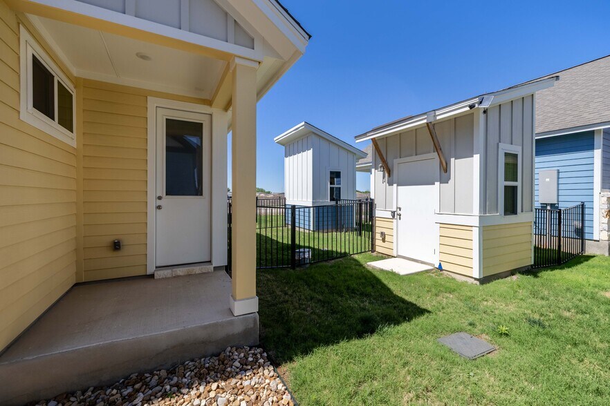 More Photos Of 2127 Hofstaat, New Braunfels Hospitality For Sale