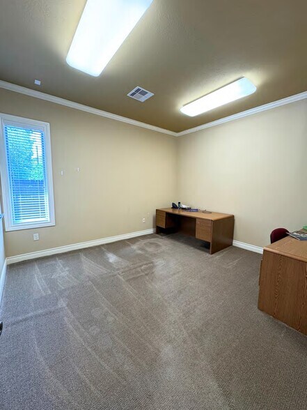 More Photos Of 16510 Avenplace Rd, Tomball Office For Lease