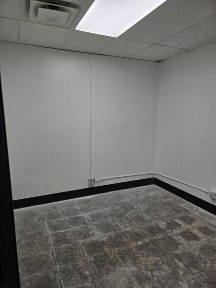More Photos Of 2401 Highway 71 E, Del Valle Storefront For Lease