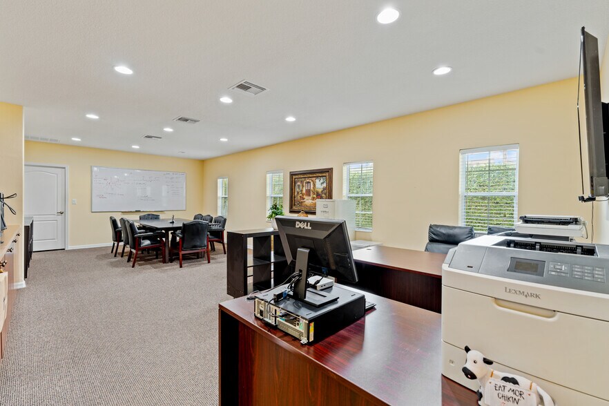 More Photos Of 18540-18544 N Dale Mabry Hwy, Lutz Office For Sale