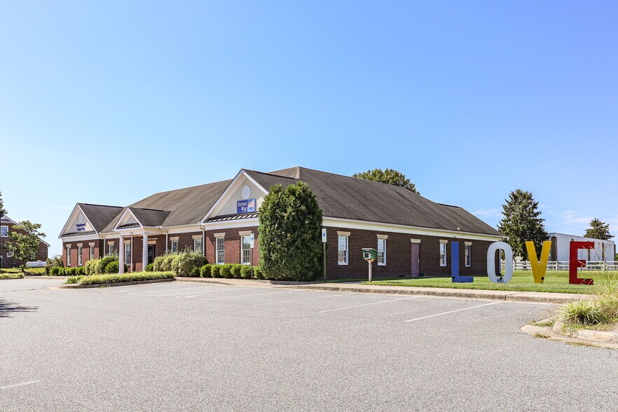 More Photos Of 3310 Shannon Park Dr, Fredericksburg Office For Sale