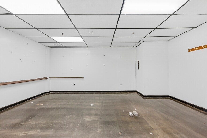 More Photos Of 200 Meacham Ave, Elmont Warehouse For Lease