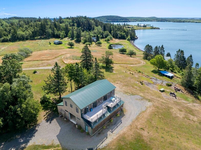 More Photos Of 54 Toll Bridge Rd, Eastport Hotel For Sale