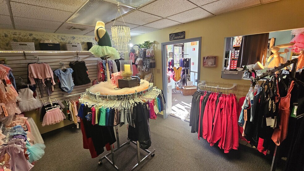 More Photos Of 850 N West End Blvd, Quakertown Freestanding For Sale