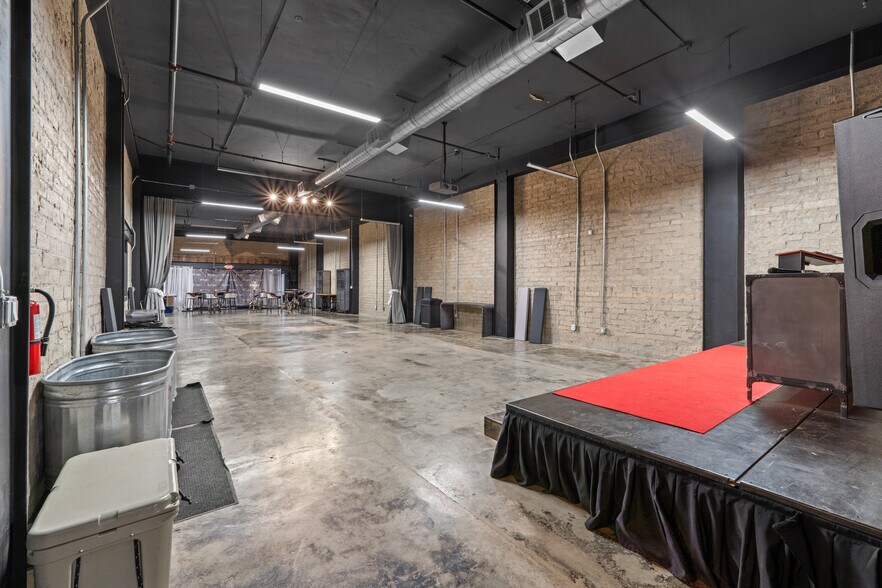 More Photos Of 514 Robertson Blvd, Chowchilla Storefront For Sale