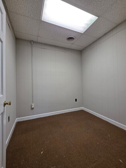 More Photos Of 404 St Andrews Dr, Greenville Office For Lease