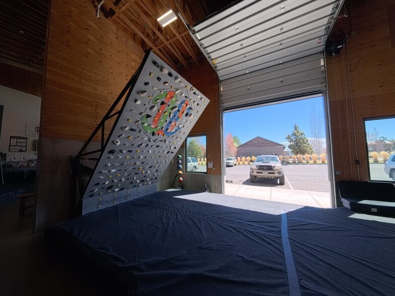 More Photos Of 2405 SW 1st St, Redmond Industrial For Lease