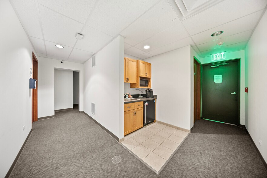 More Photos Of 5413 Walnut Ave, Downers Grove Office For Lease