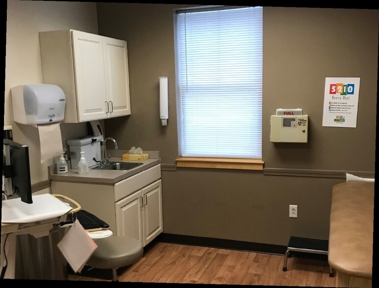 More Photos Of 45 Forest Falls Dr, Yarmouth Medical For Lease