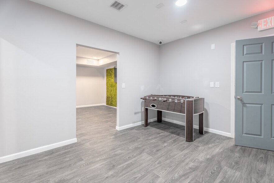 More Photos Of 282 Lyons Ave, Newark Storefront Retail Residential For Sale