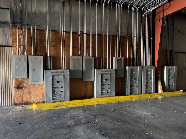 More Photos Of 3720 S Church St, Burlington Warehouse For Lease