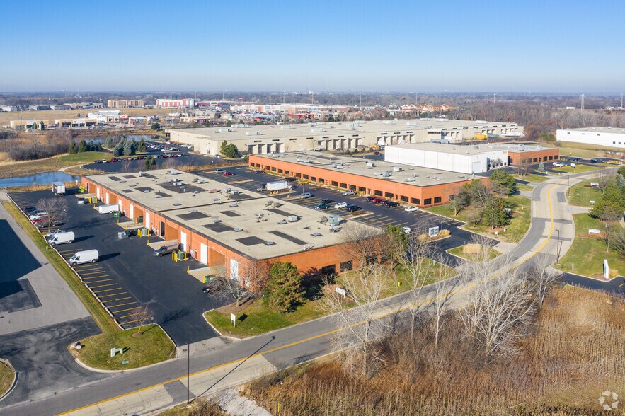 More Photos Of 940-972 Northpoint Blvd, Waukegan Light Distribution For Lease