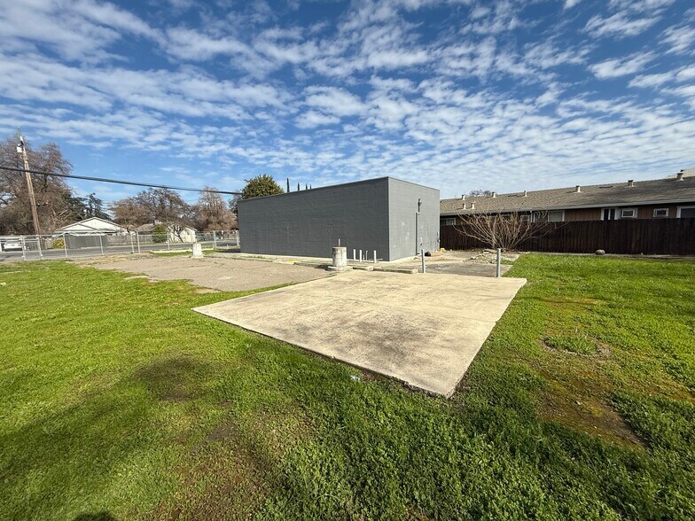 More Photos Of 1625 Sacramento Ave, West Sacramento Storefront For Sale