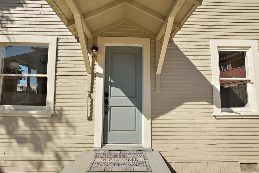 More Photos Of 1703 S Burlington Ave, Los Angeles Apartments For Sale