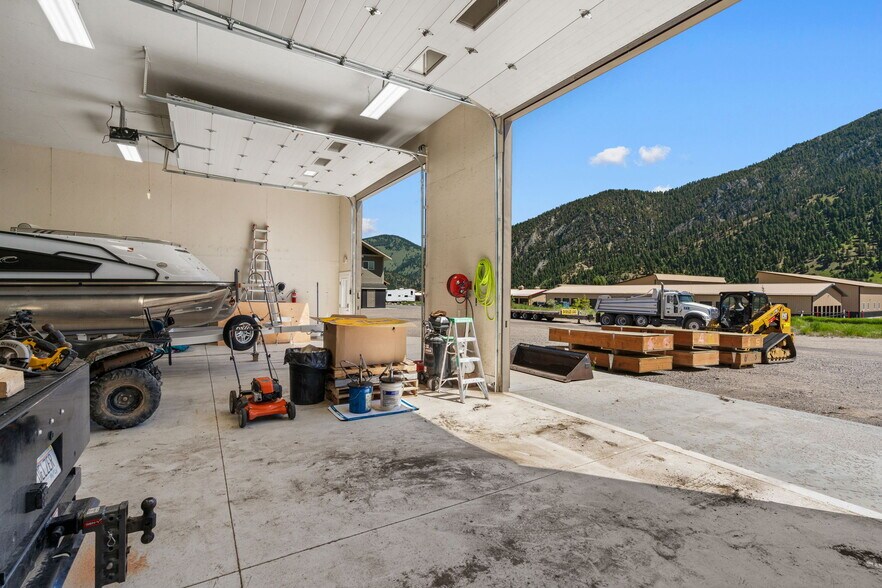 More Photos Of 303 Cold Iron Rd, Gallatin Gateway Warehouse For Sale