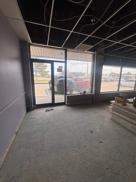 More Photos Of 350 Rutherford Rd S, Brampton Storefront For Lease