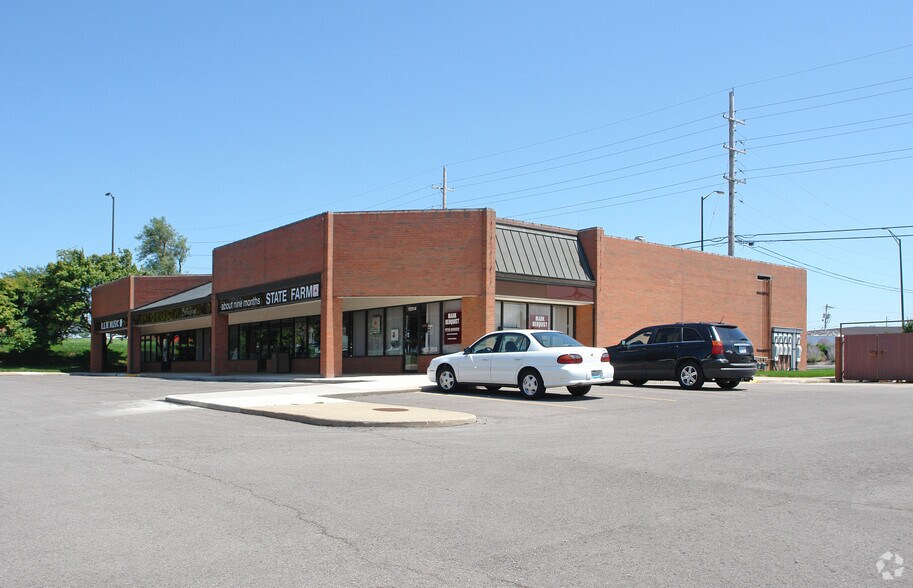 Primary Photo Of 12020-12114 W 87th St Pky, Lenexa Unknown For Lease