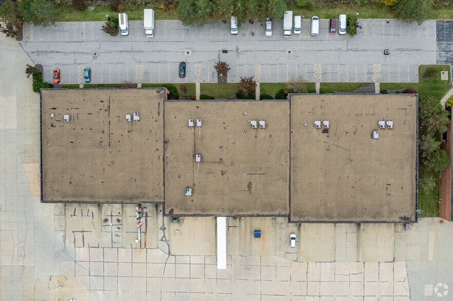 More Photos Of 6950 Engle Rd, Middleburg Heights Flex For Lease