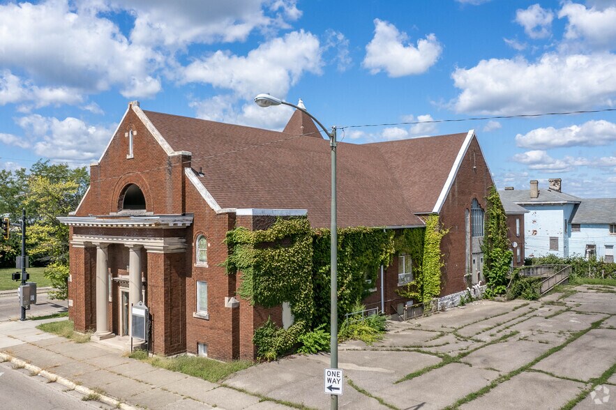 Primary Photo Of 340 W Main St, Springfield Religious Facility For Sale