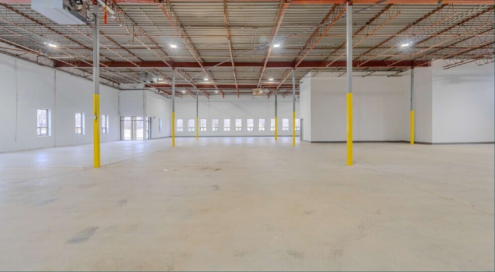 More Photos Of 8441 - 8579 Ch. Dalton Mont-Royal, Mont-Royal Industrial For Lease