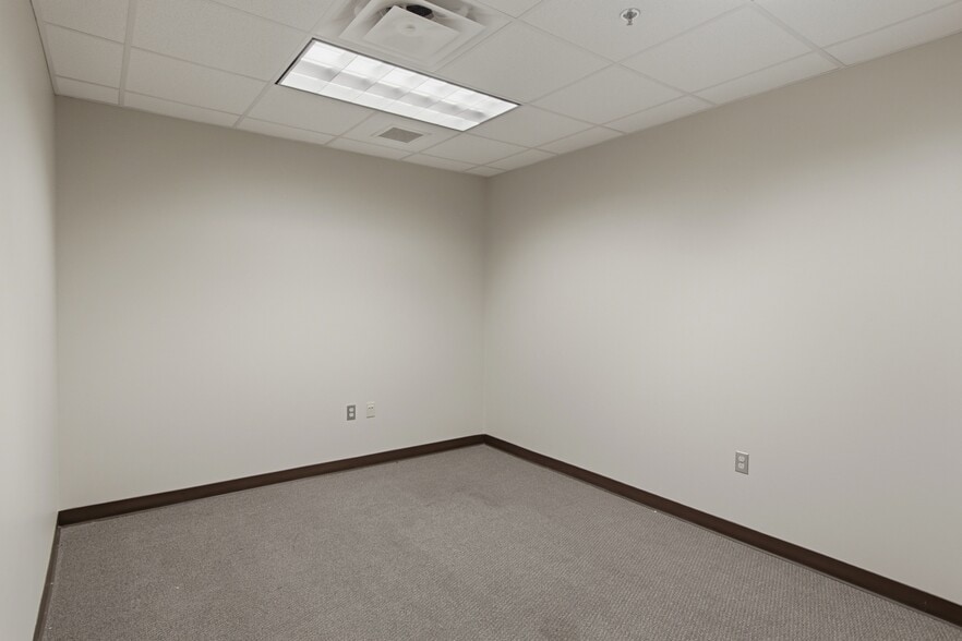 More Photos Of 421 Main St, Franklin Storefront Retail Office For Lease