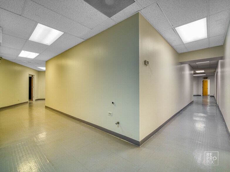 More Photos Of 1870 S Blue Island Ave, Chicago Office For Sale