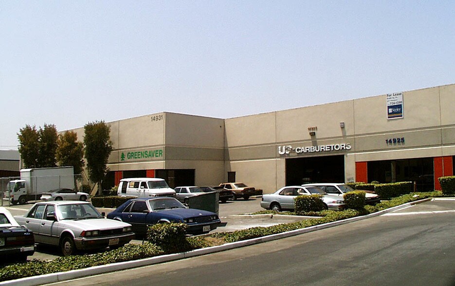 More Photos Of 14925-14931 Gwenchris Ct, Paramount Distribution For Lease