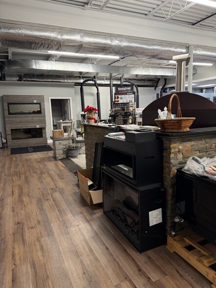 More Photos Of 571 Broad St, New London Freestanding For Lease