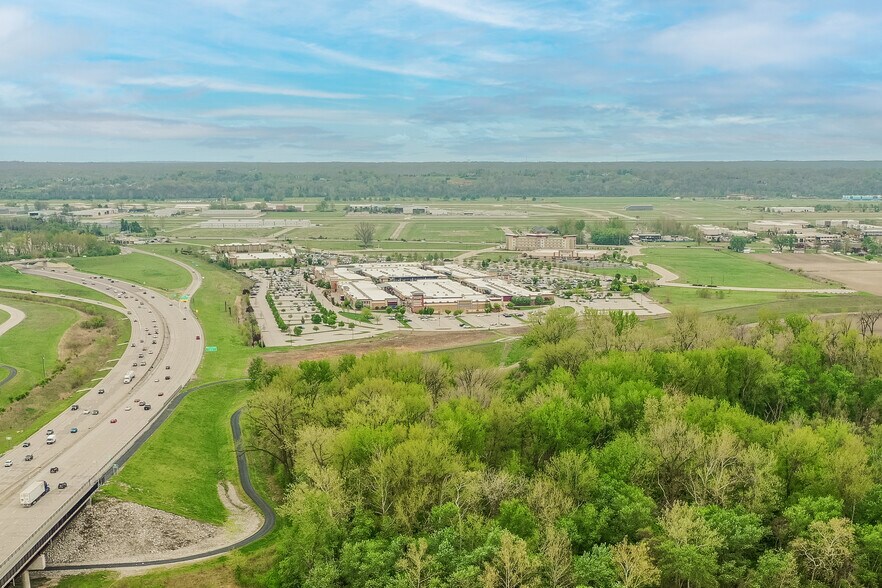 More Photos Of 18575 Outlet Blvd, Chesterfield Land For Lease