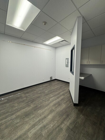 More Photos Of 4950-5020 W Dempster St, Skokie Unknown For Lease