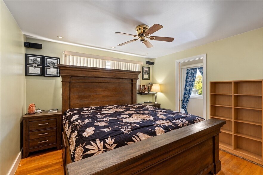 More Photos Of 57 Elm St, Salisbury Industrial For Sale