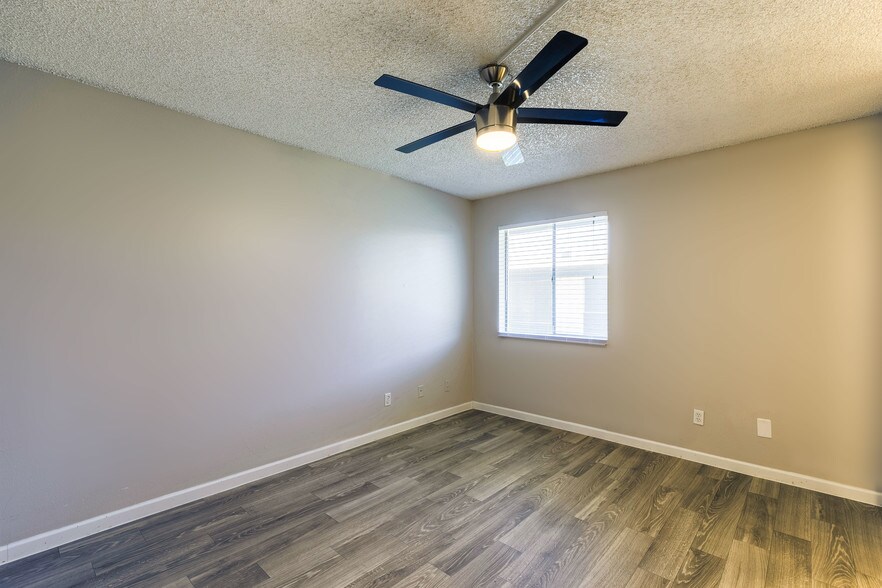More Photos Of 2620 N 40th St, Phoenix Apartments For Sale