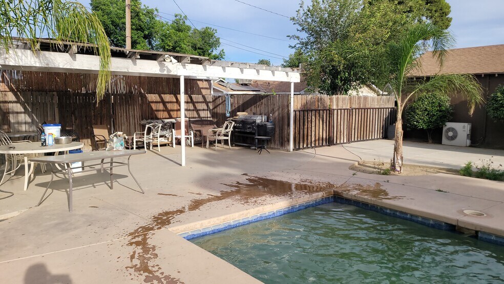 More Photos Of 9820 Greenacres Dr, Bakersfield Apartments For Sale