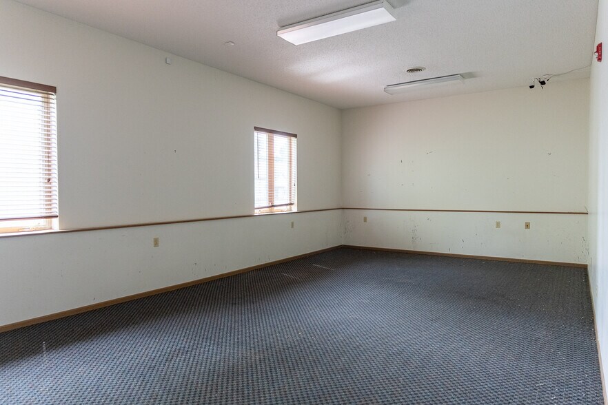 More Photos Of 493 Bev Rd, Youngstown Warehouse For Sale