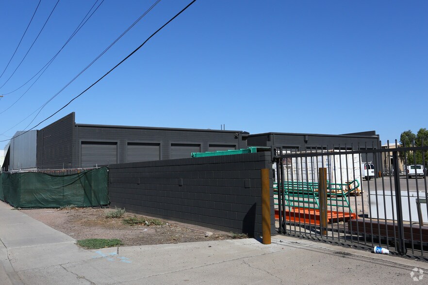 More Photos Of 254 W Broadway Rd, Mesa Distribution For Lease