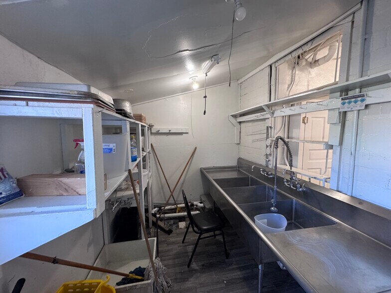 More Photos Of 2610 Lower Huntington Rd, Fort Wayne Storefront Retail Residential For Lease