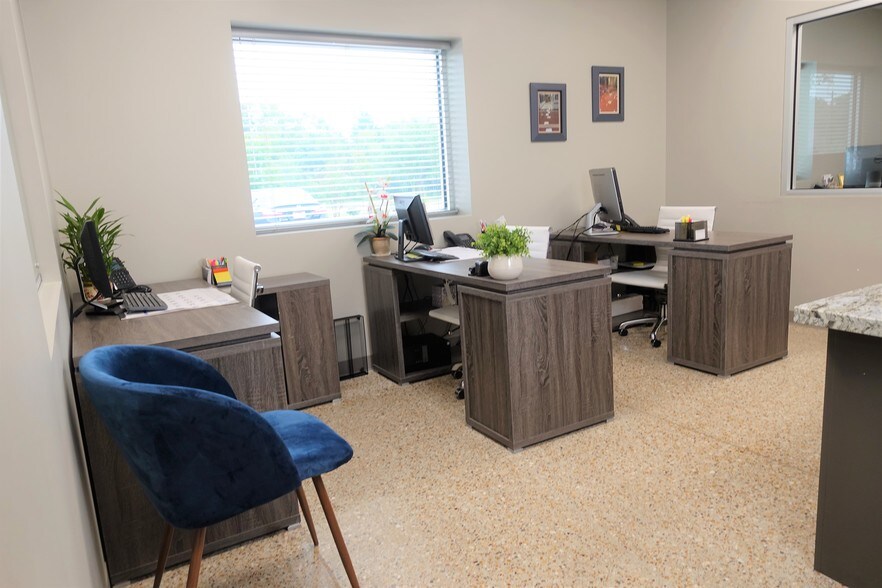More Photos Of 1430 N Harvey Mitchell Pkwy, Bryan Office For Lease