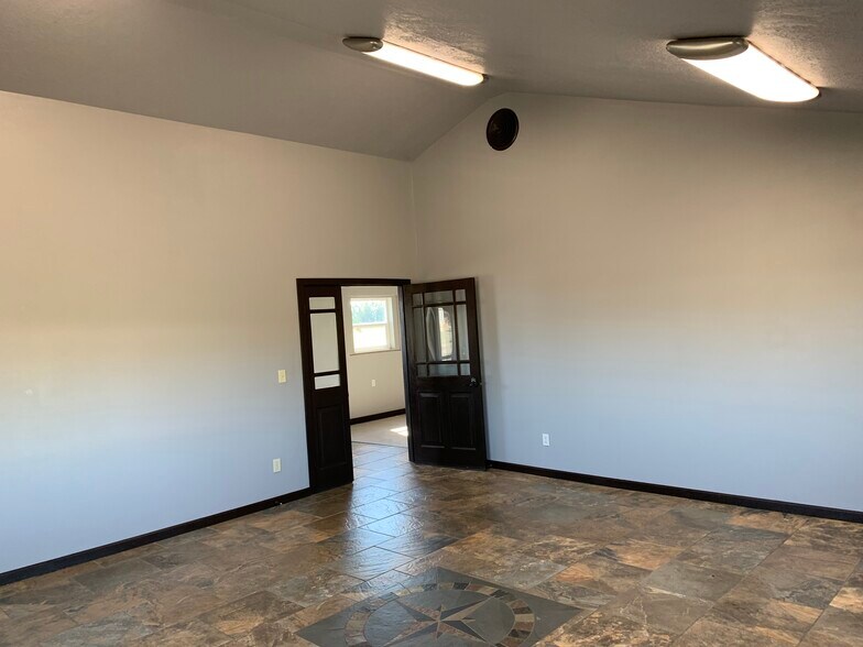 More Photos Of 625-661 Pacific Hwy, Rickreall Industrial For Sale