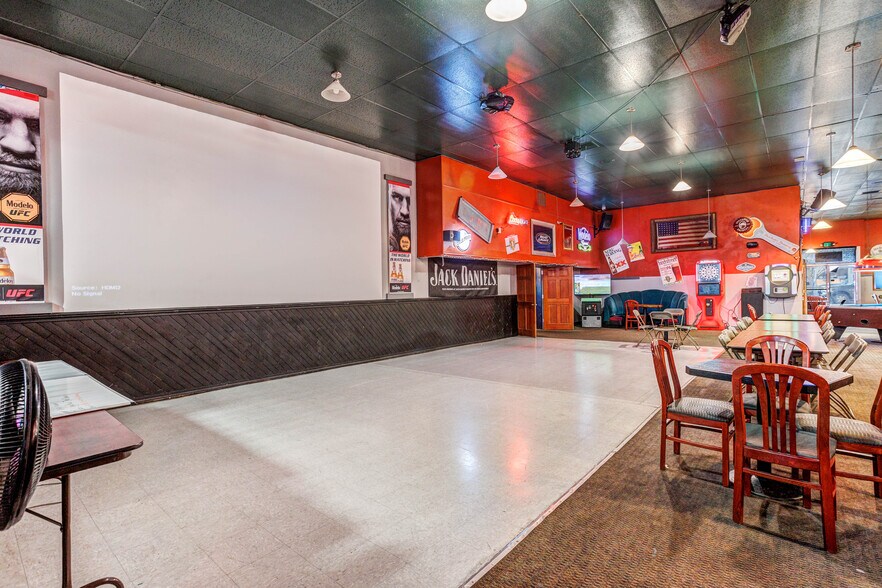 More Photos Of 149 E Main St, Hermiston Bar For Lease