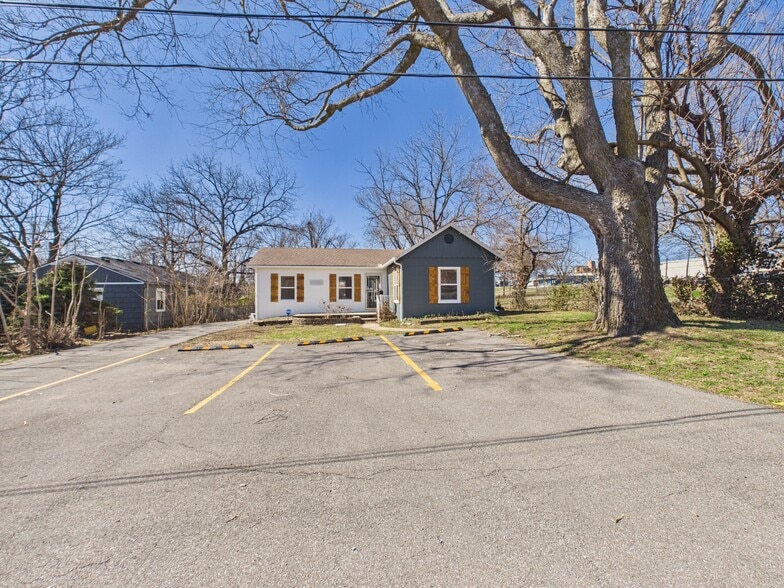 Primary Photo Of 6310 Ash Ave, Raytown Freestanding For Lease