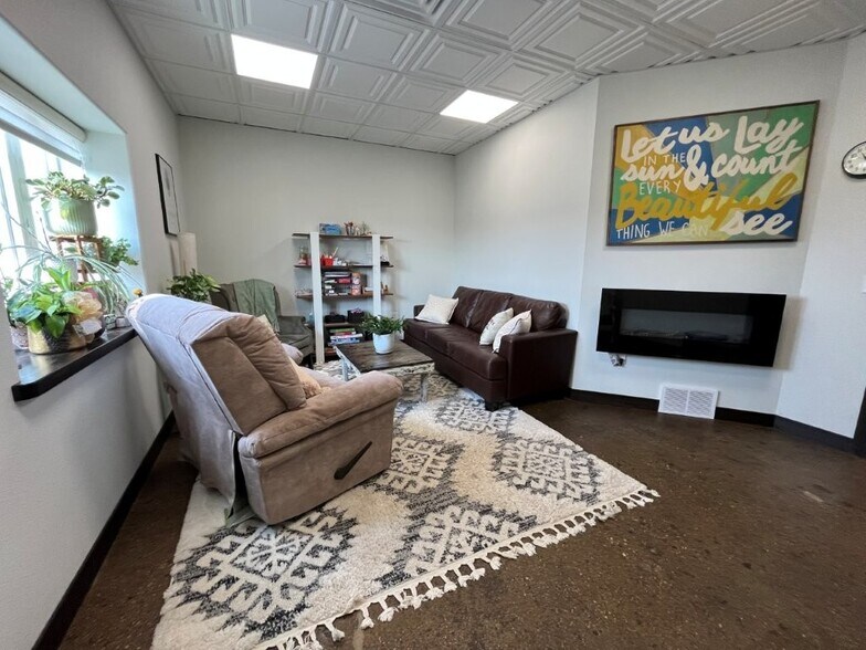 More Photos Of 1710 E Grand Xing, Mobridge Office For Sale