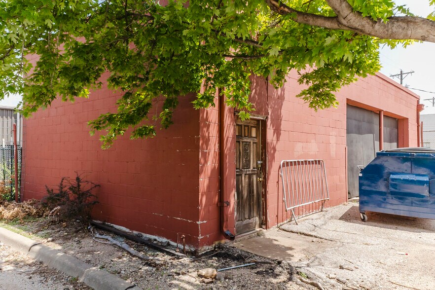 More Photos Of 130 N Washington Ave, Wichita General Retail For Sale