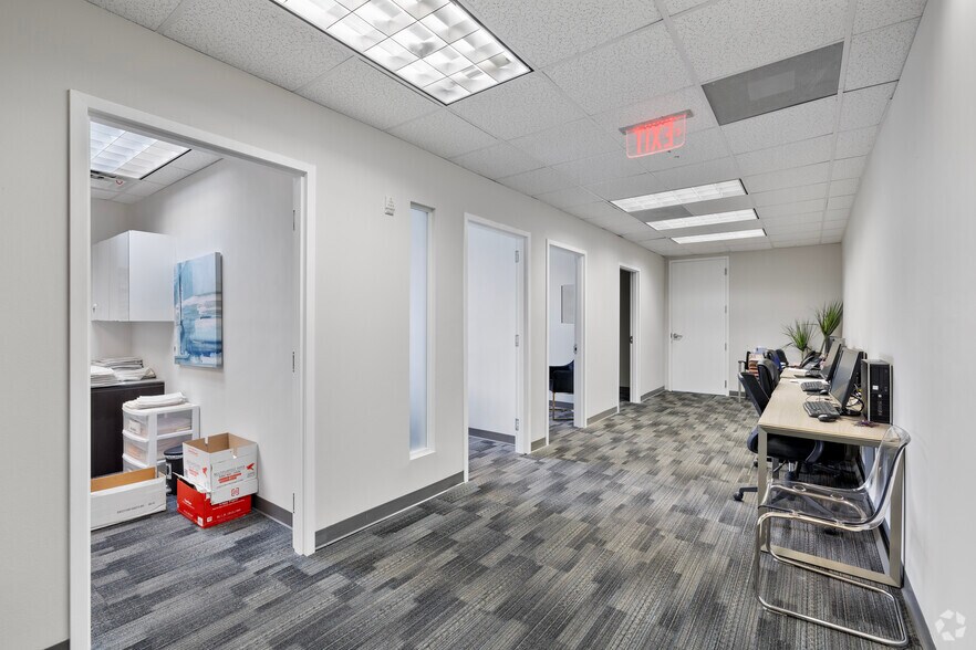 More Photos Of 8700 W Flagler St, Miami Office For Lease