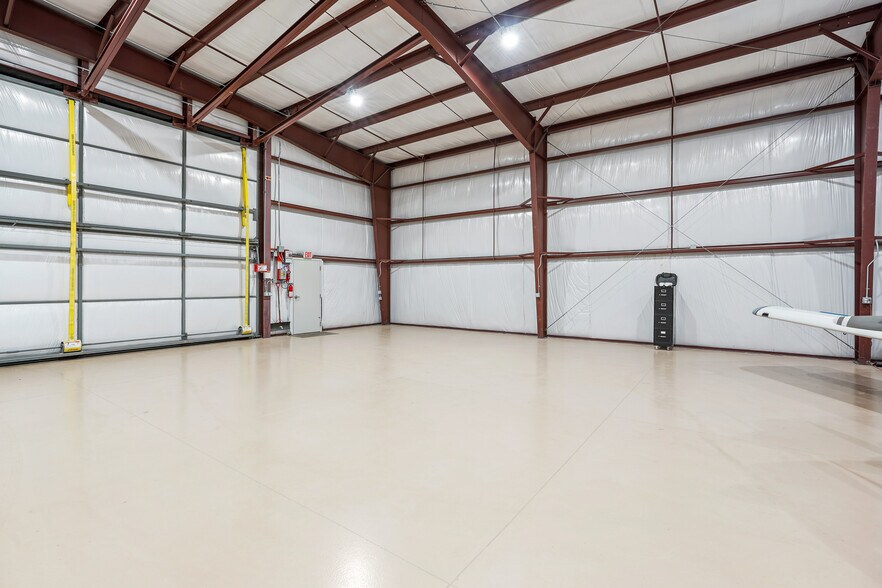 More Photos Of 3229 Airport Rd, Helena Airplane Hangar For Sale