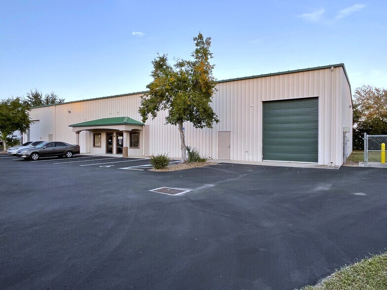 More Photos Of 1811 Greenleaf Ln, Leesburg Warehouse For Lease